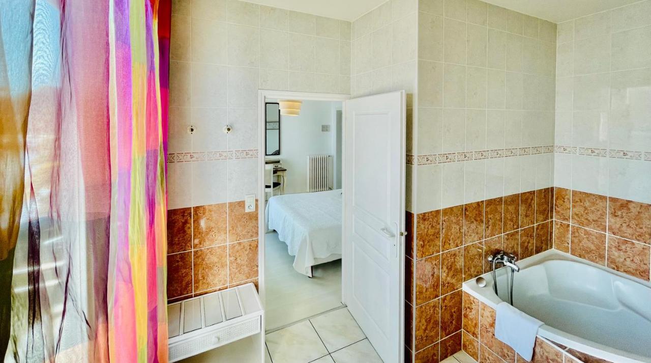 La Caravelle Logis Hotel Biscarrosse Buitenkant foto